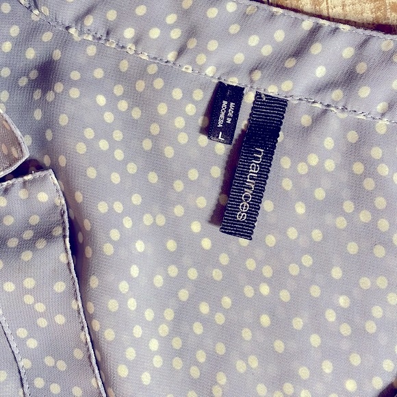 🙋🏼‍♀️Maurices Periwinkle Polka Dot Blouse🙋🏼‍♀️~large - Picture 5 of 5